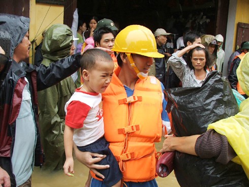 Miền Trung: Lũ xuống, số người chết tăng
