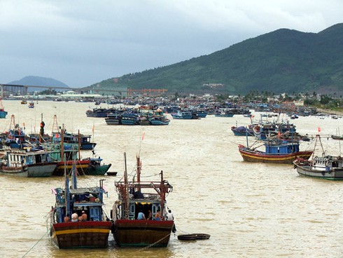 Áp thấp nhiệt đới cách Huế - Đà Nẵng 340km