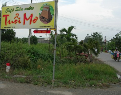 Phó Chánh án bị bắt tại trận ôm vợ kỹ sư trên võng