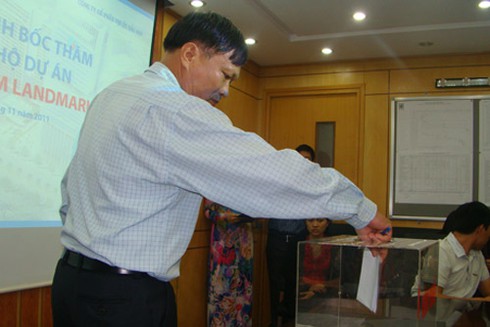 Đấu giá mua căn hộ: Đầu không xuôi, đuôi vẫn lọt