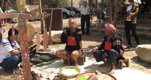 Xem cúng voi ở Buôn Đôn