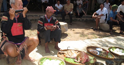 Xem cúng voi ở Buôn Đôn