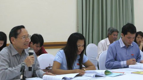 Không để ông chủ “lợi dụng” người lao động