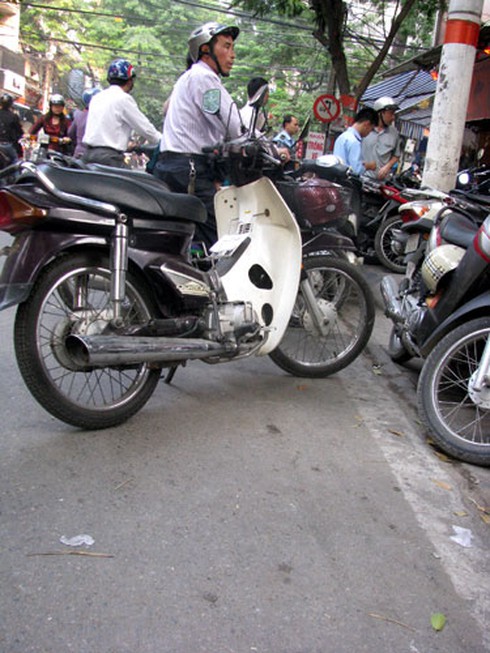 Vàng bán rẻ vẫn ế ẩm