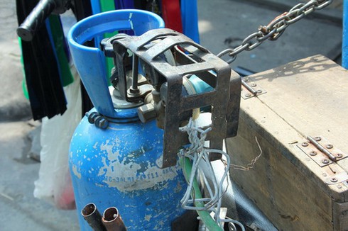 Hàn gió đá dạo: Mưu sinh bằng mạng sống