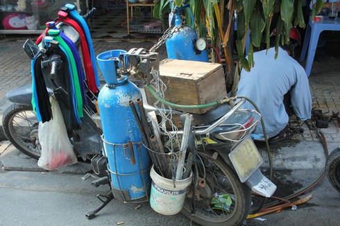 Hàn gió đá dạo: Mưu sinh bằng mạng sống