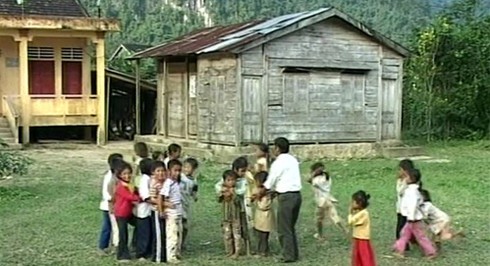 26 năm cắm bản ở tộc người có nguy cơ tuyệt chủng