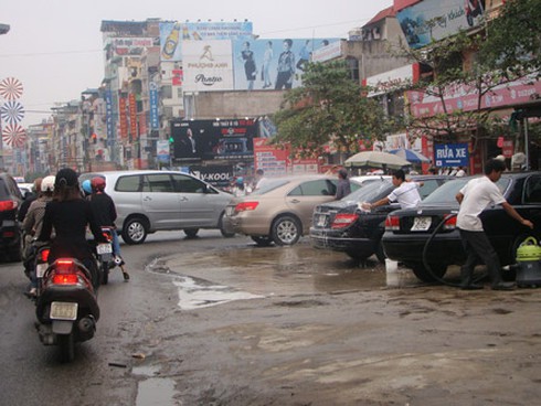 Điểm mặt các bãi xe `ngang ngược` ở Hà Nội