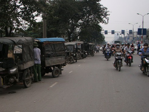 Điểm mặt các bãi xe `ngang ngược` ở Hà Nội