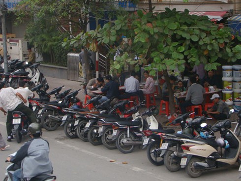 Điểm mặt các bãi xe `ngang ngược` ở Hà Nội