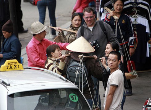 Hà Nội – Nói giọng Nam, đi toilet cũng bị… “chém”