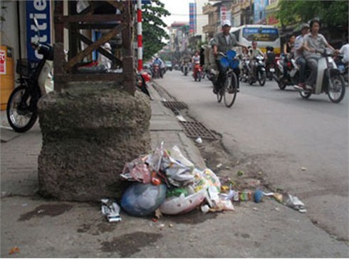 Hà Nội – Nói giọng Nam, đi toilet cũng bị… “chém”