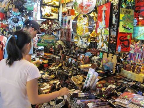 Hà Nội – Nói giọng Nam, đi toilet cũng bị… “chém”