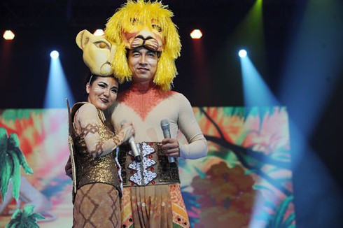 Giám khảo `đá` nhau, khán giả hả hê