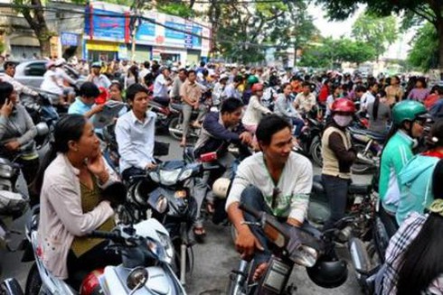 TP.HCM: Bế tắc phương án đổi giờ làm