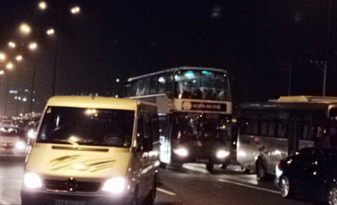 Kẹt xe nghiêm trọng trên xa lộ Hà Nội