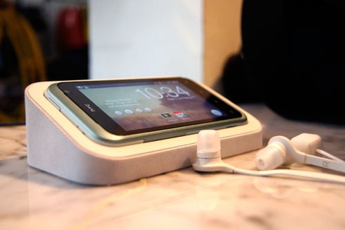 Ra mắt HTC Rhyme dành riêng cho phái nữ