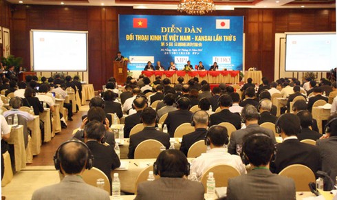 Diễn đàn Việt Nam - Kansai: Kêu gọi đầu tư vào miền Trung.