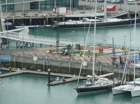 Máy bay rơi, phi công thoát chết kỳ diệu