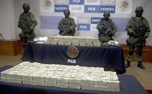 Bất ngờ bắt được 15 triệu đô trong xe hơi