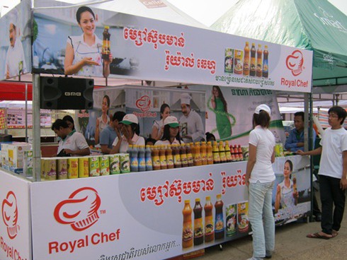 Hàng Việt thu hút người dân Campuchia