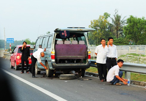 Cao tốc TP.HCM - Trung Lương: Vá `ổ voi`, có `vá` được trách nhiệm?