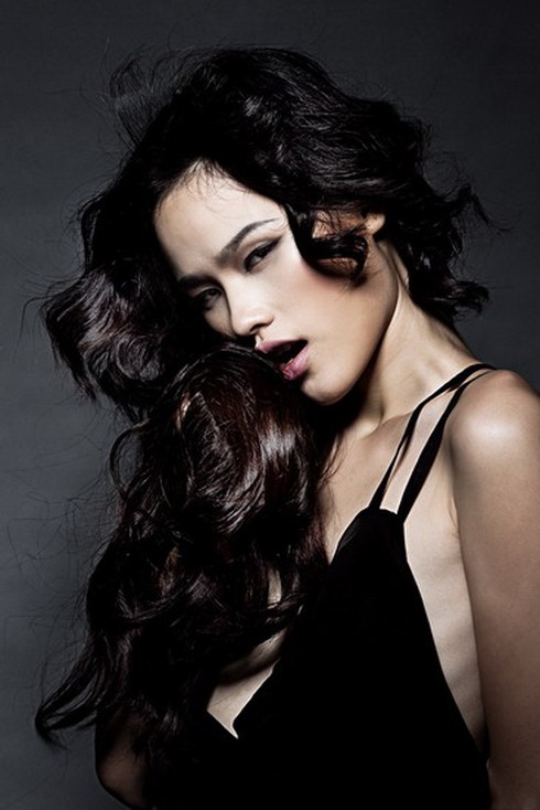 Sau ồn ào, Tuyết Lan tươi tắn lên đường