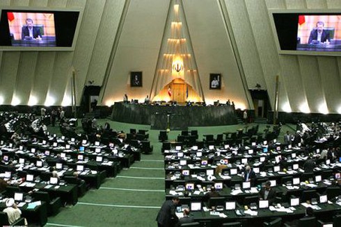 Iran bàn bạc `đuổi` đại sứ Anh về nước