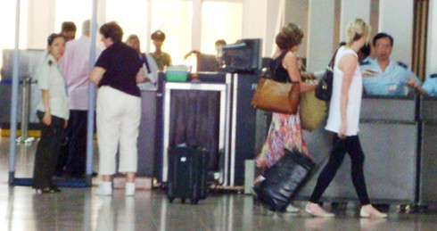 Giải quyết hành khách bị từ chối nhập cảnh tại các sân bay quốc tế