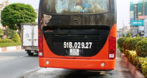 Xe khách bốc cháy, 40 hành khách hoảng loạn