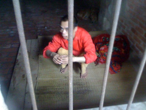 Chuyện người mẹ 35 năm 'giam cầm' con trai