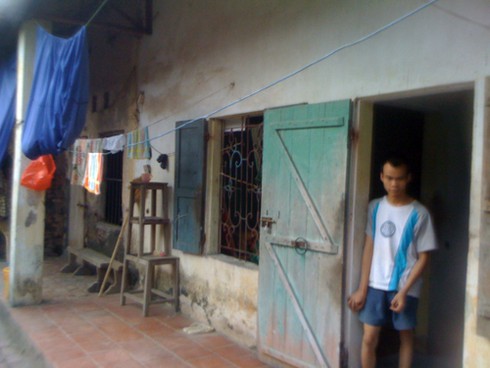 Chuyện người mẹ 35 năm 'giam cầm' con trai