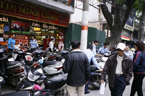 Tấp nập thị trường vàng miếng