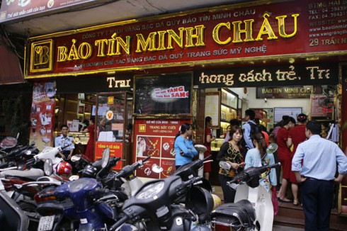 Tấp nập thị trường vàng miếng