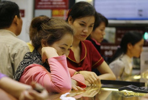 Tấp nập thị trường vàng miếng