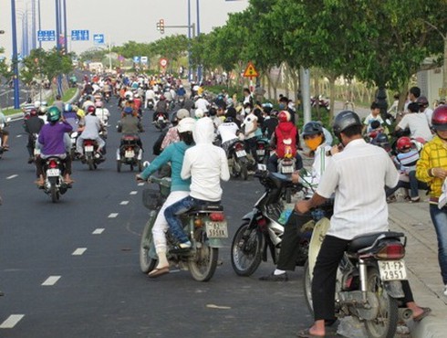 Hầm Thủ Thiêm bát nháo vì khách tham quan