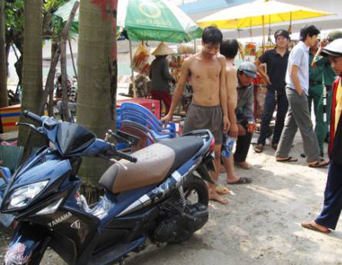 Nam thanh niên gửi xe Nouvo LX rồi nhảy cầu tự tử