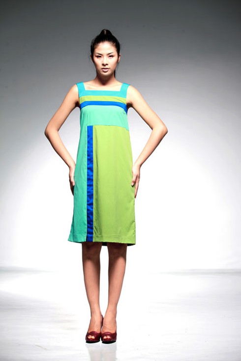 Hoa cỏ, sọc caro lên ngôi thời trang Xuân Hè 2012