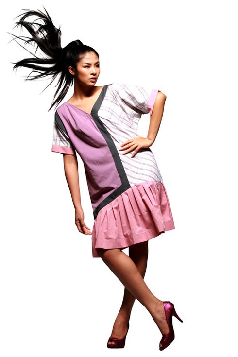 Hoa cỏ, sọc caro lên ngôi thời trang Xuân Hè 2012