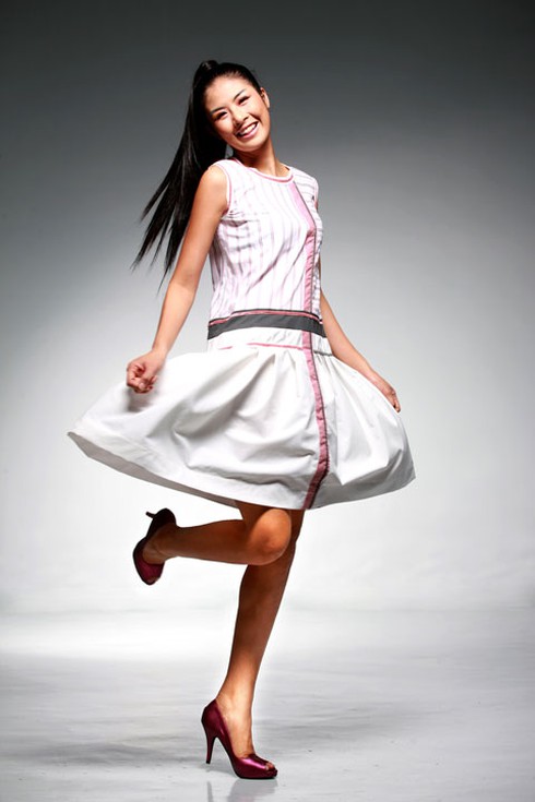 Hoa cỏ, sọc caro lên ngôi thời trang Xuân Hè 2012