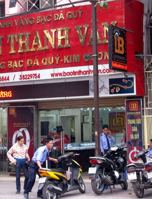 Tấp nập thị trường vàng miếng