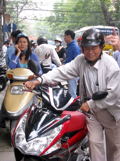 Tấp nập thị trường vàng miếng