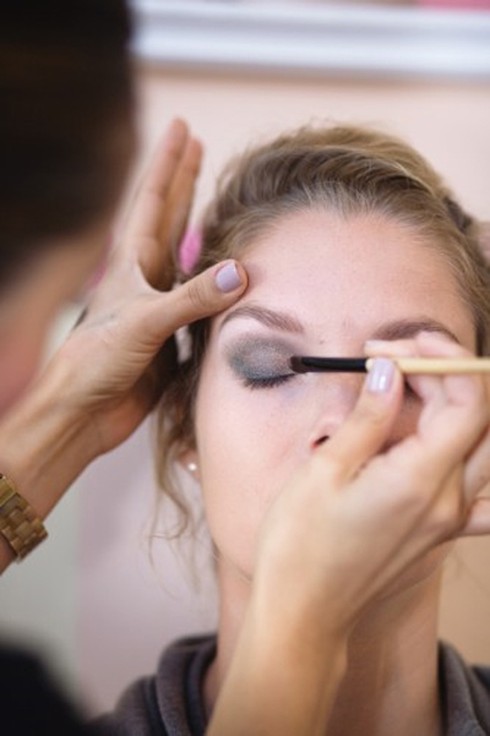 Trang điểm đi dự tiệc với 10 bước đơn giản