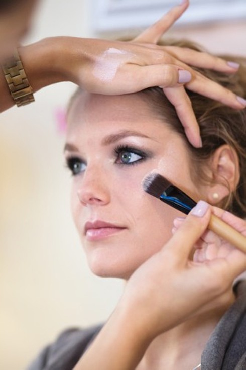 Trang điểm đi dự tiệc với 10 bước đơn giản