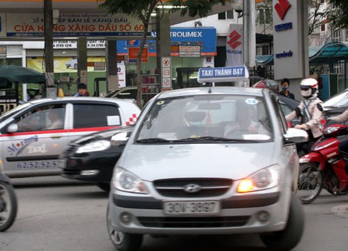 Bát nháo taxi giờ cao điểm