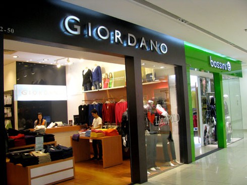 Hàng hiệu khuyến mãi khủng vẫn ế ẩm