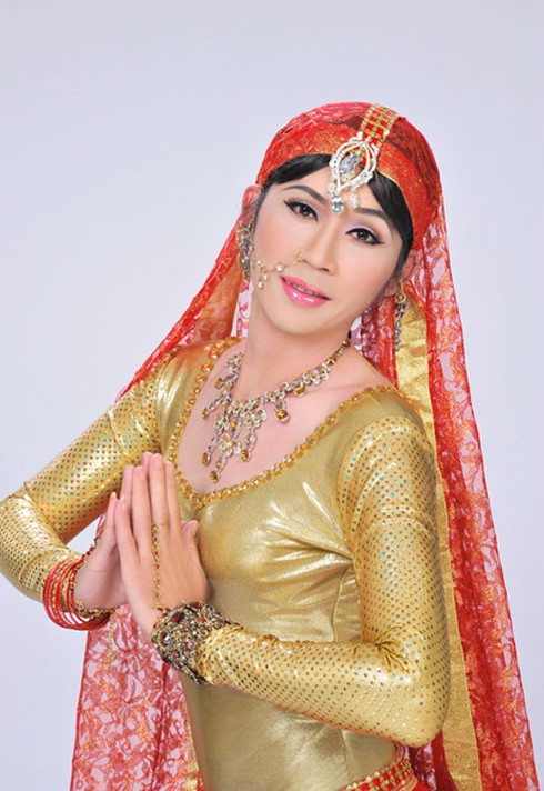 Hoài Linh duyên dáng trong vai công chúa Ấn Độ