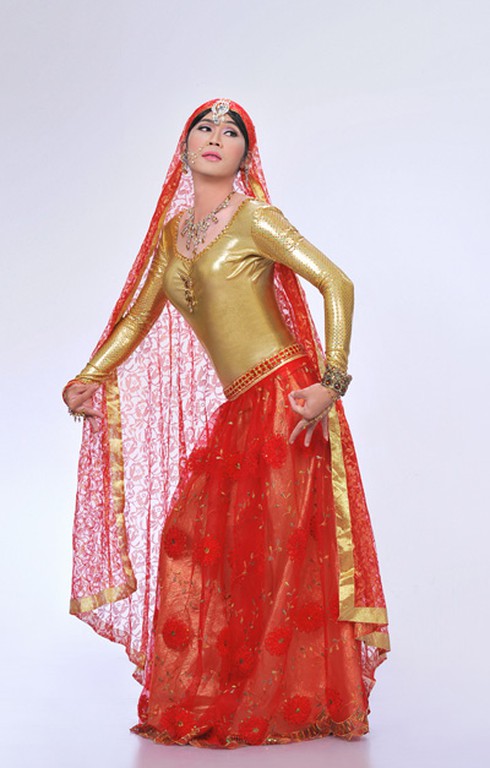 Hoài Linh duyên dáng trong vai công chúa Ấn Độ