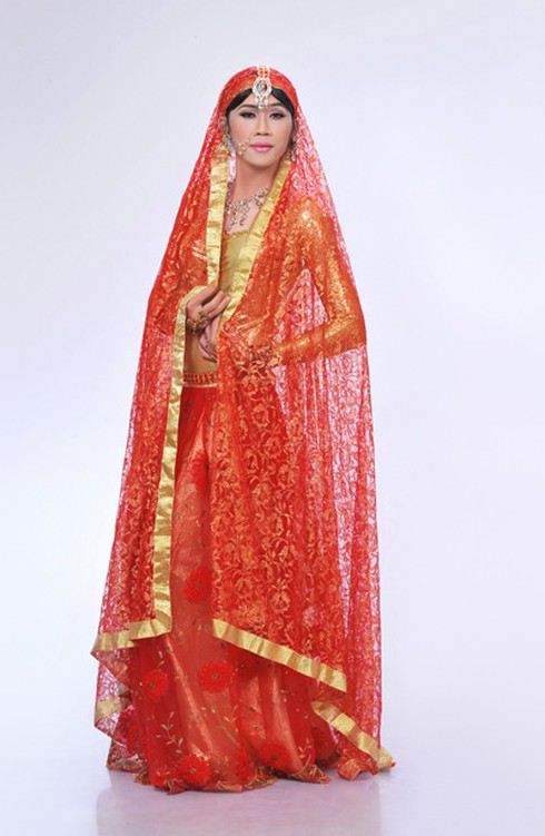 Hoài Linh duyên dáng trong vai công chúa Ấn Độ