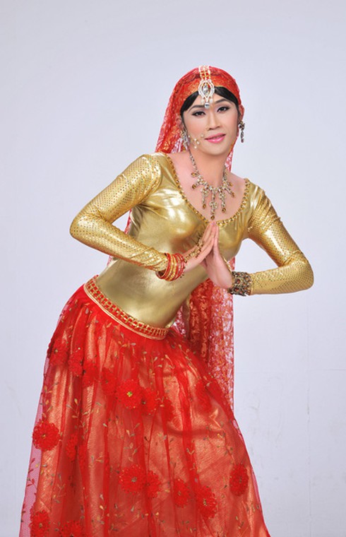 Hoài Linh duyên dáng trong vai công chúa Ấn Độ